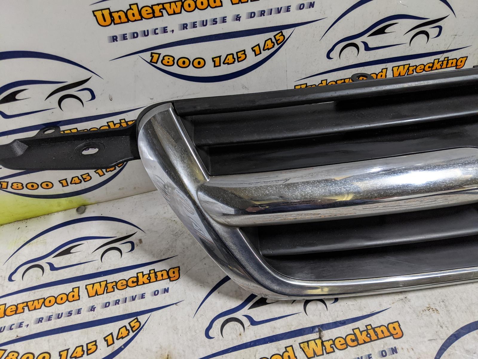 View Auto part Grille Honda Crv 2004
