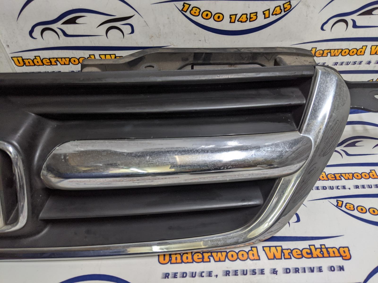 View Auto part Grille Honda Crv 2004