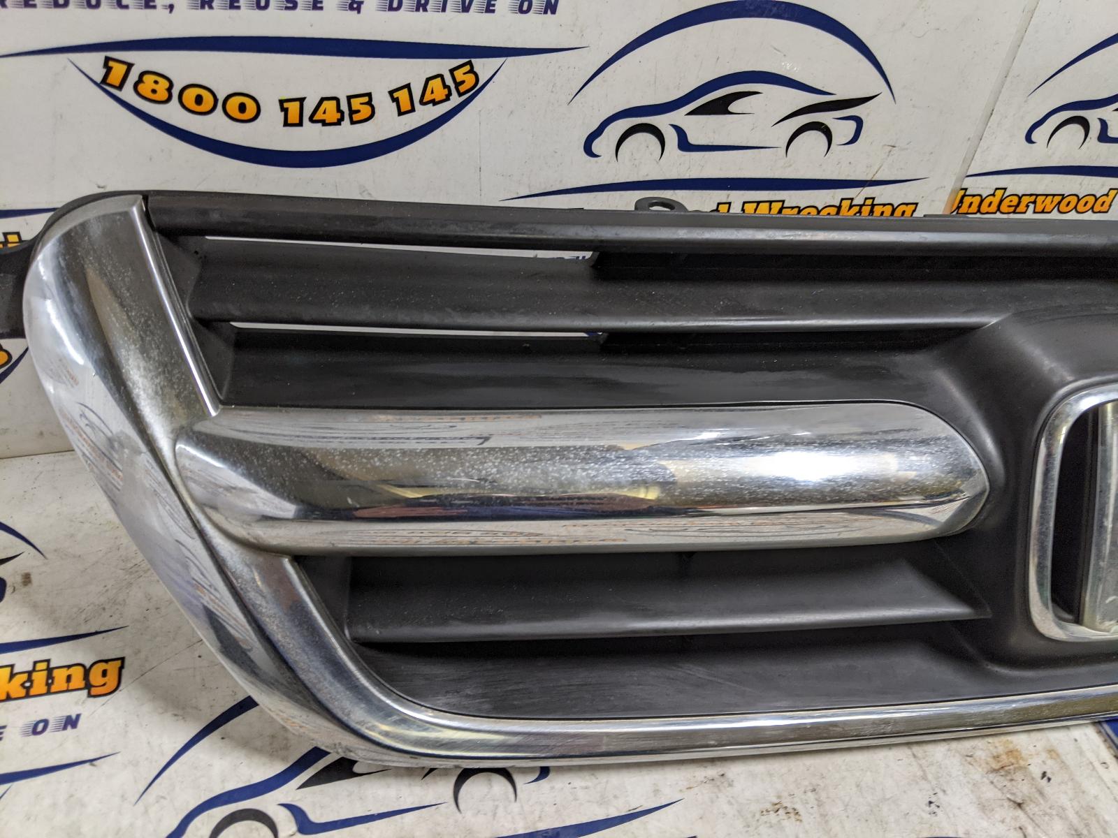 View Auto part Grille Honda Crv 2004