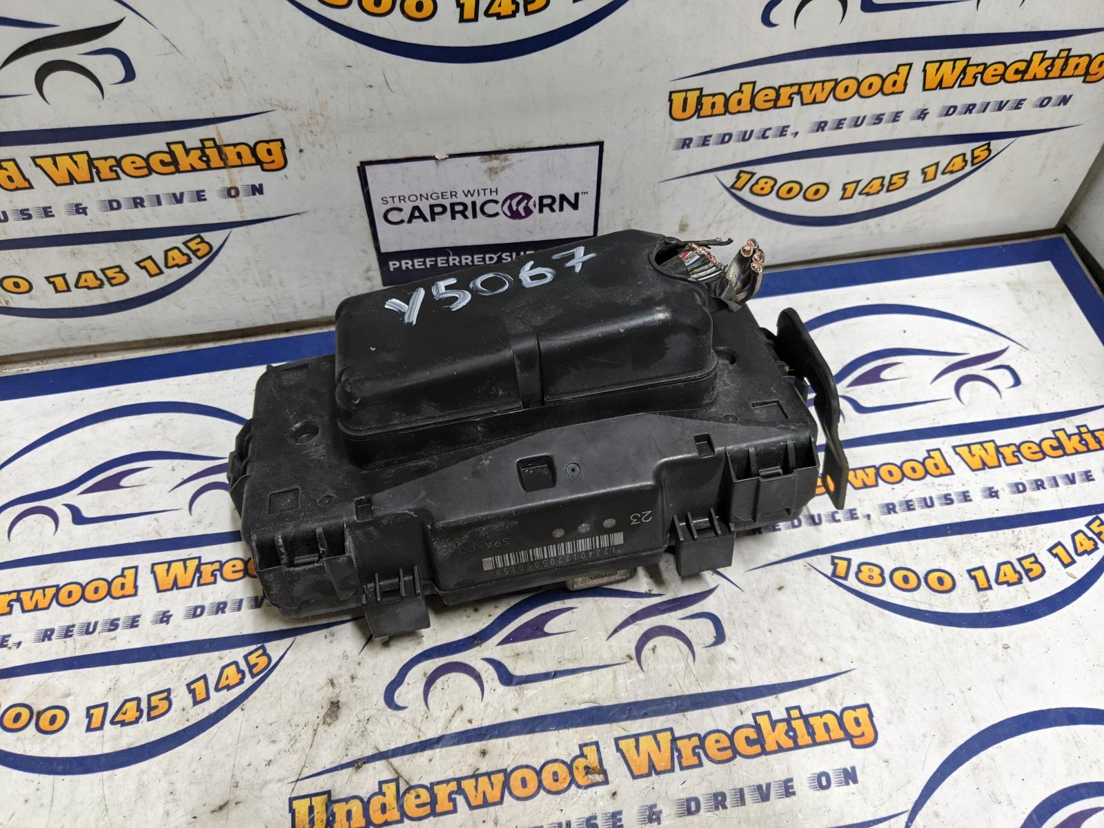 View Auto part Fuse Box Honda Crv 2004
