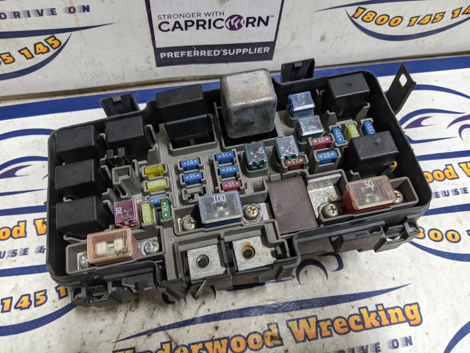 View Auto part Fuse Box Honda Crv 2004