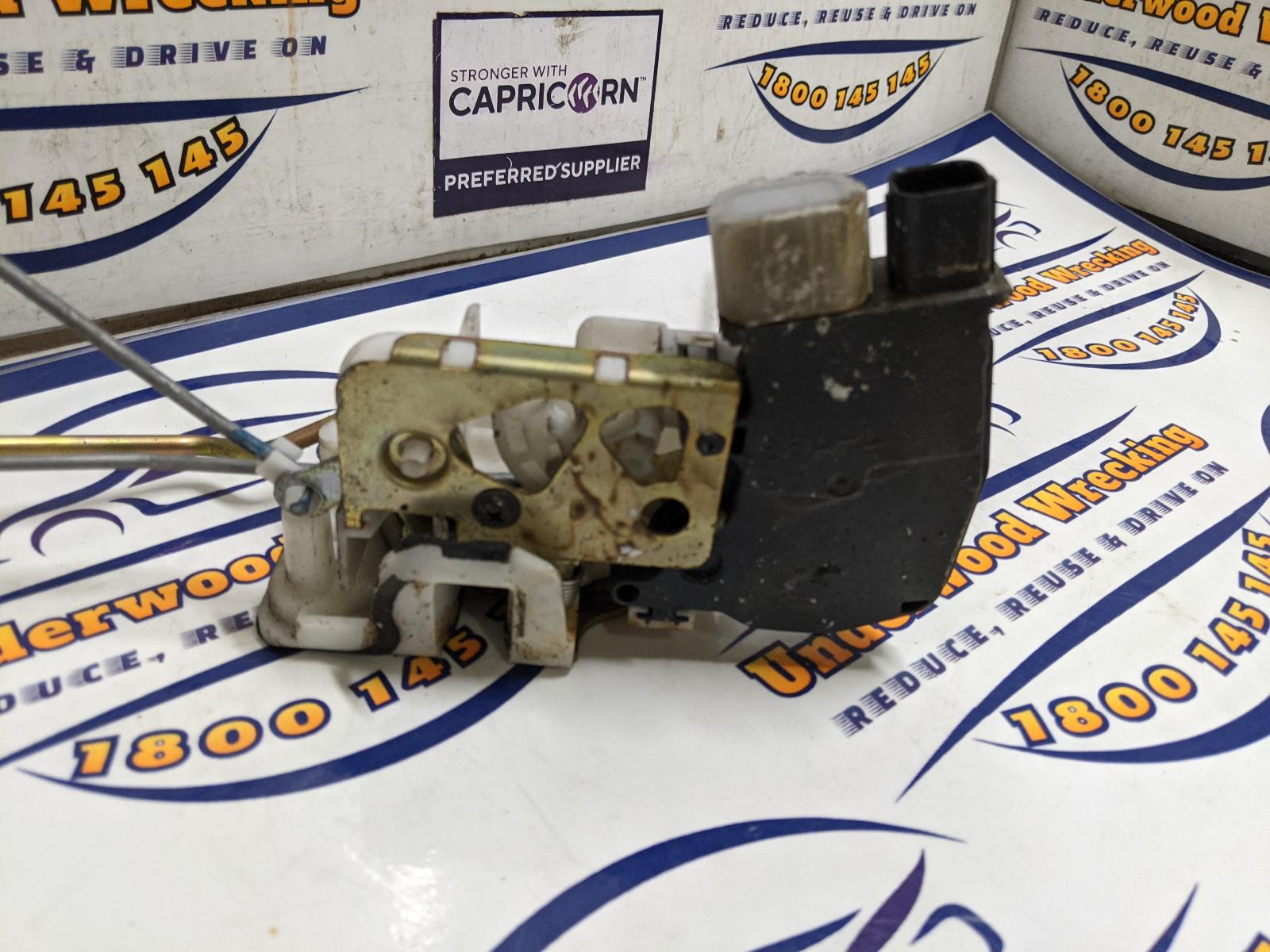 View Auto part Door/Boot/Gate Lock Honda Crv 2004