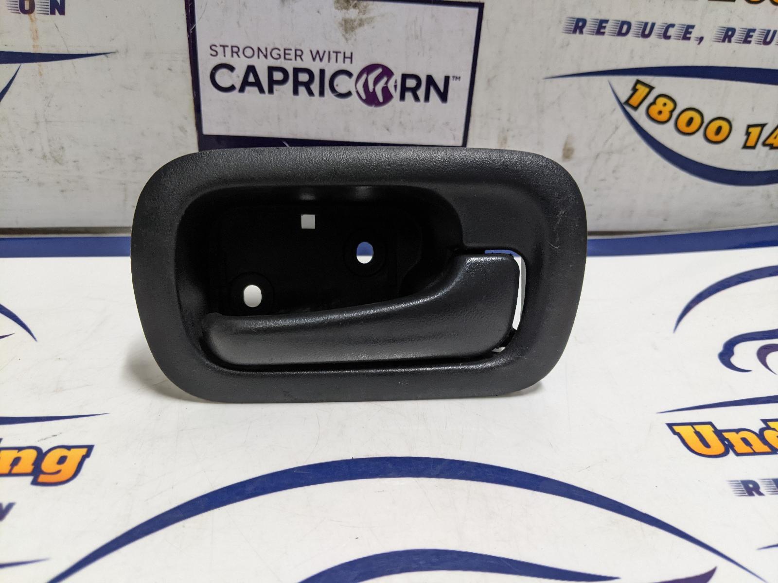 View Auto part Door Handle Honda Crv 2004