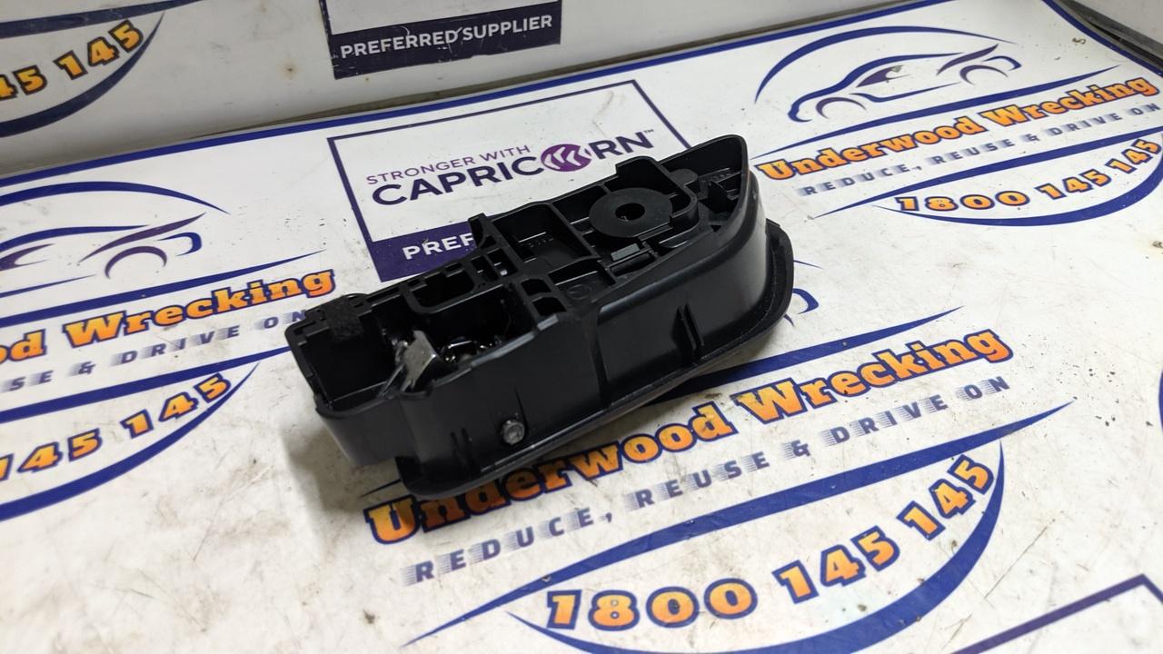 View Auto part Door Handle Mazda 2 2020