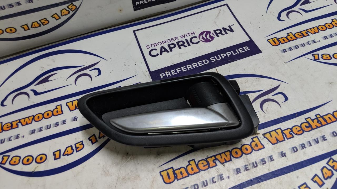 View Auto part Door Handle Mazda 2 2020