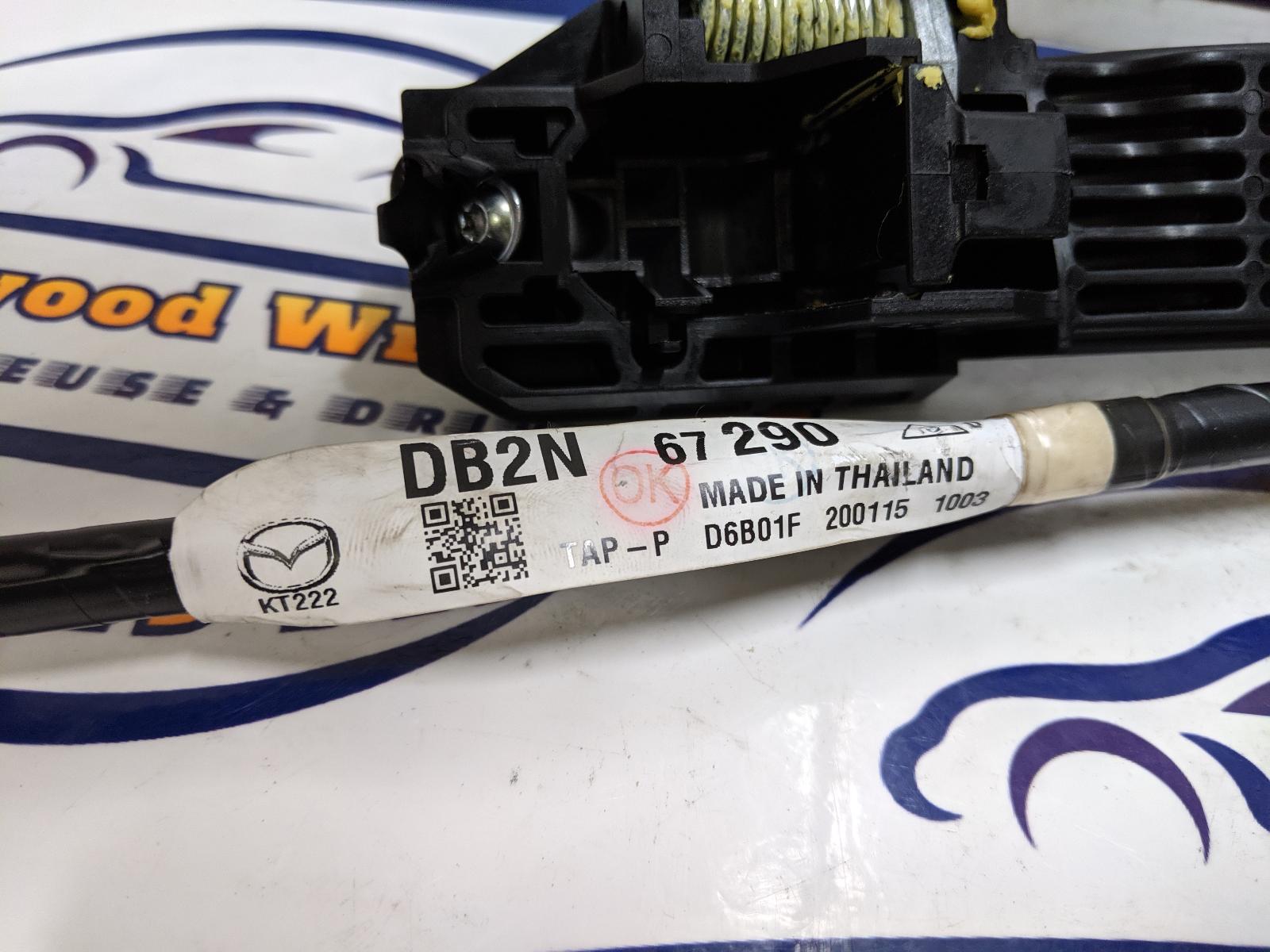 View Auto part Door Handle Mazda 2 2020