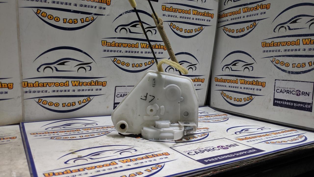 View Auto part Door/Boot/Gate Lock Mazda 2 2020