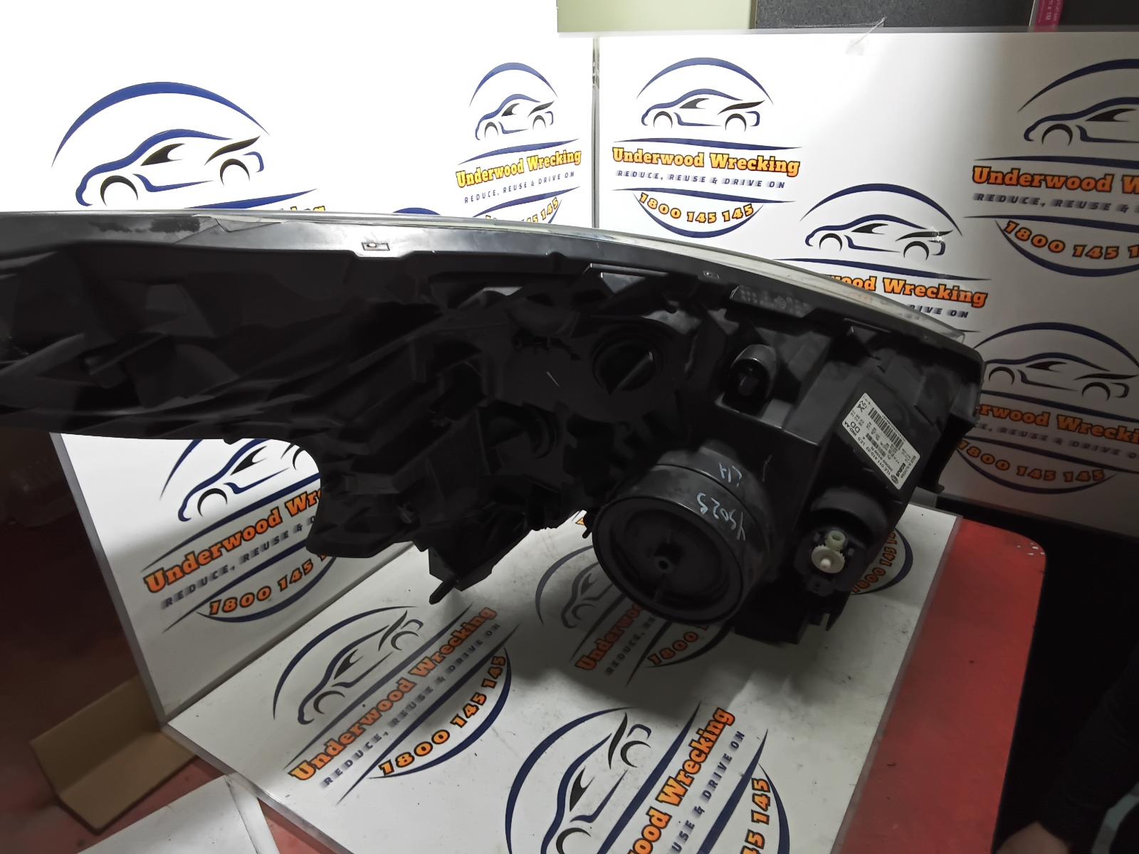 View Auto part Left Headlamp Renault Trafic 2017