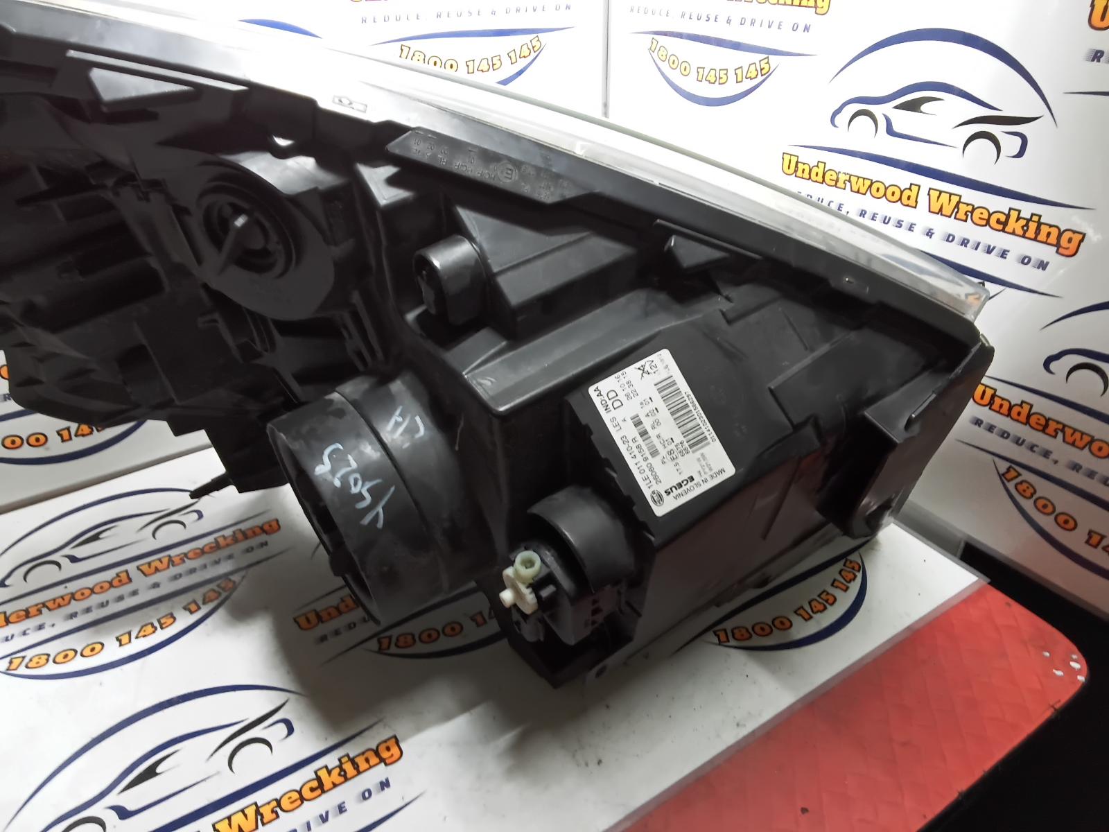 View Auto part Left Headlamp Renault Trafic 2017