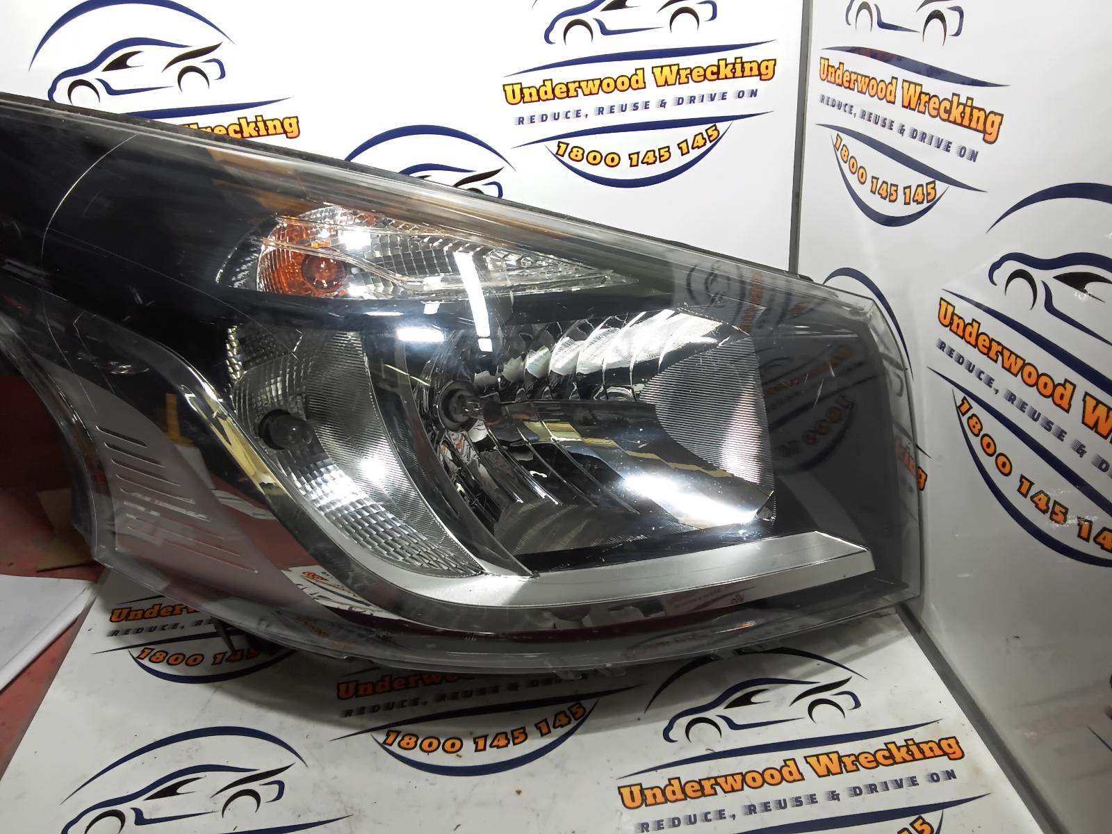 View Auto part Right Headlamp Renault Trafic 2017