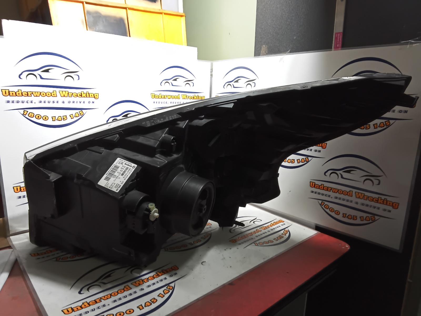 View Auto part Right Headlamp Renault Trafic 2017