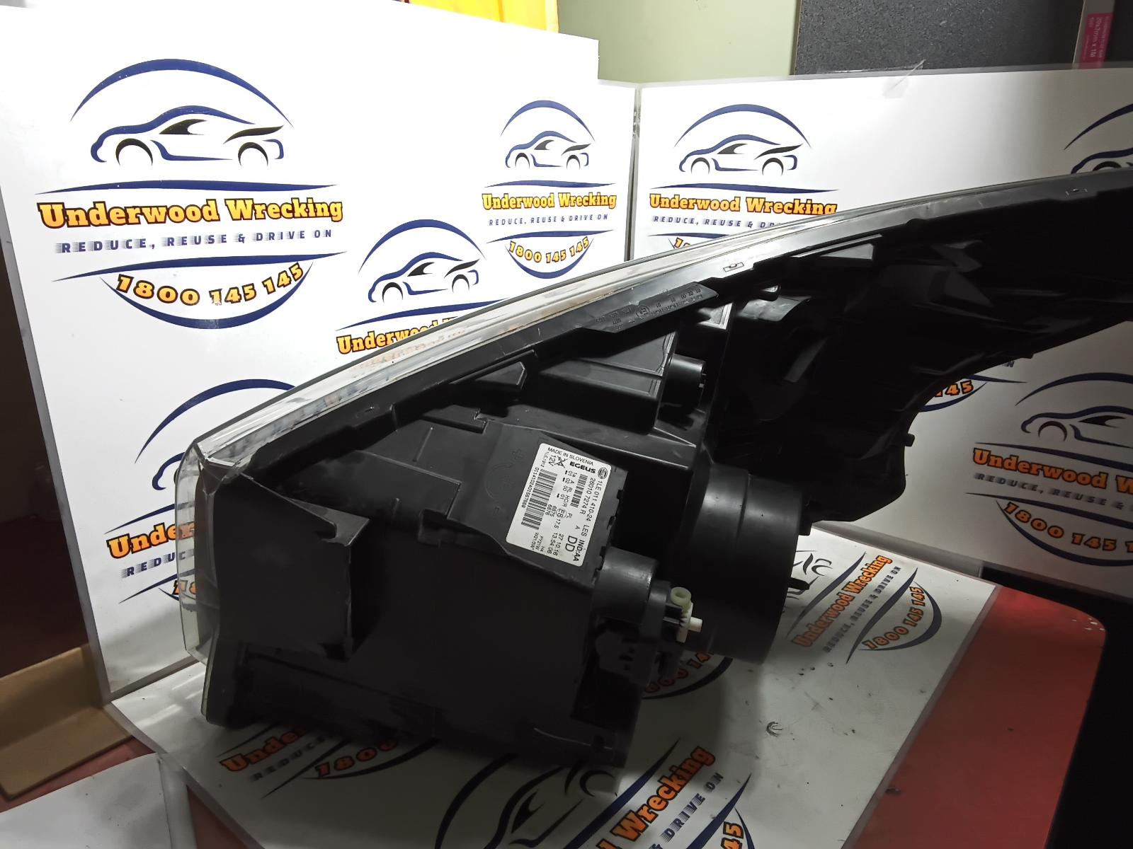 View Auto part Right Headlamp Renault Trafic 2017