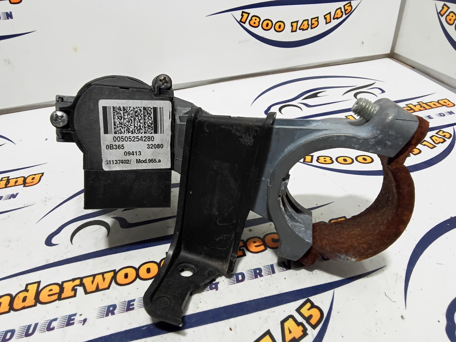 View Auto part Ignition W/ Key Fiat Punto 2014