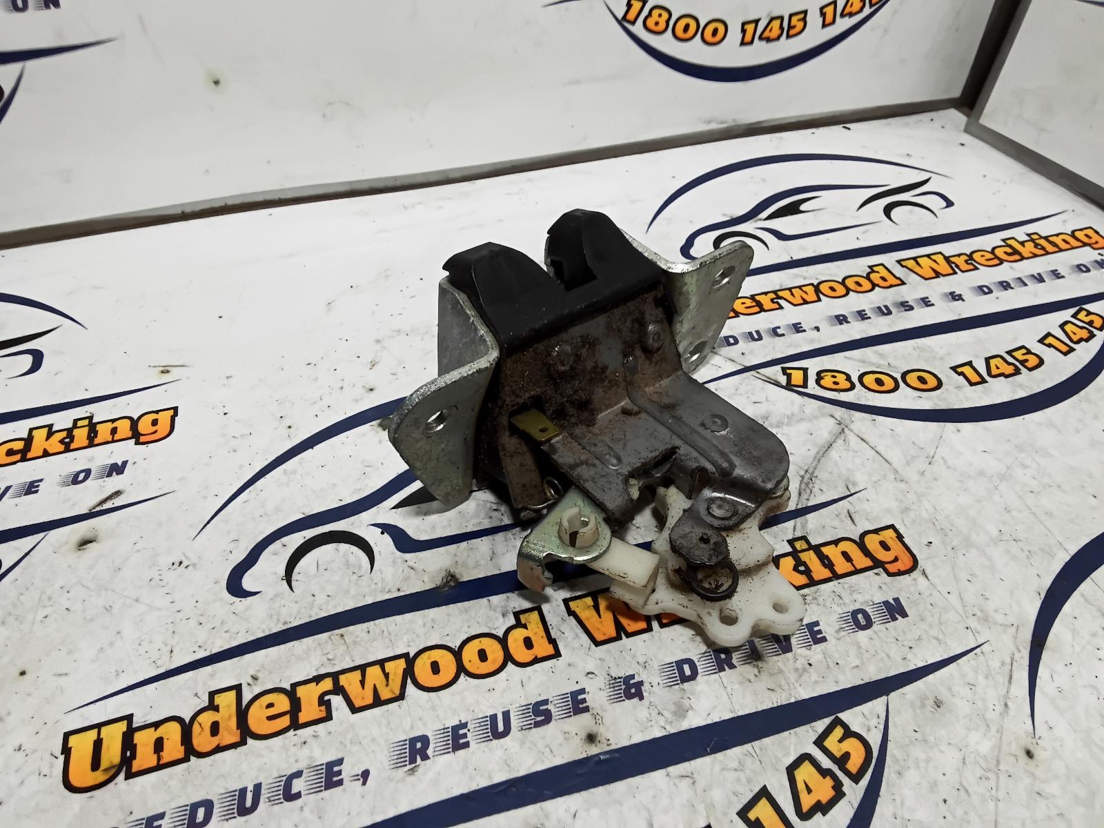 View Auto part Door/Boot/Gate Lock Mitsubishi Outlander 2006
