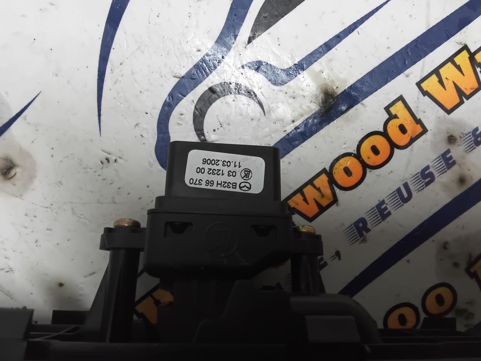 View Auto part Pwr Dr Wind Switch Mazda 3 2006