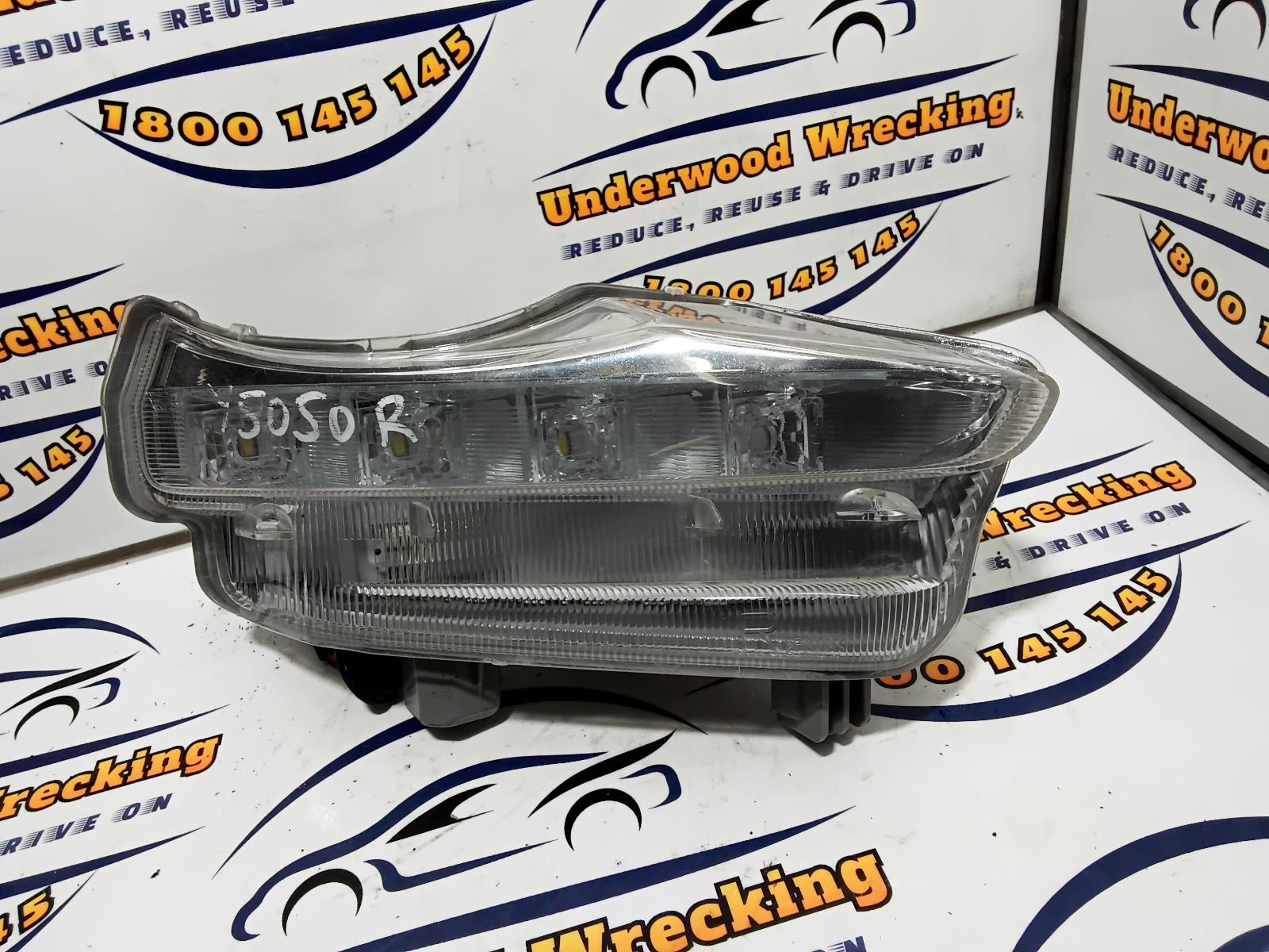 2014 Toyota Kluger Right Indicator/Fog/Side View Auto part Right Indicator/Fog/Side Toyota Kluger 2014