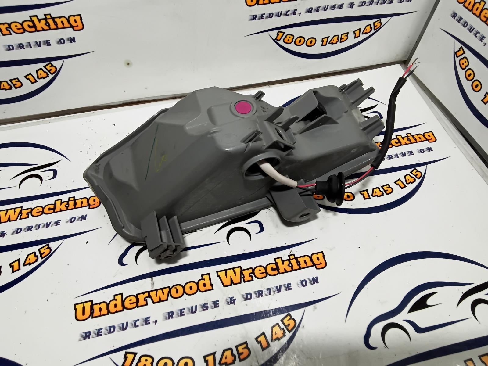 2014 Toyota Kluger Right Indicator/Fog/Side View Auto part Right Indicator/Fog/Side Toyota Kluger 2014