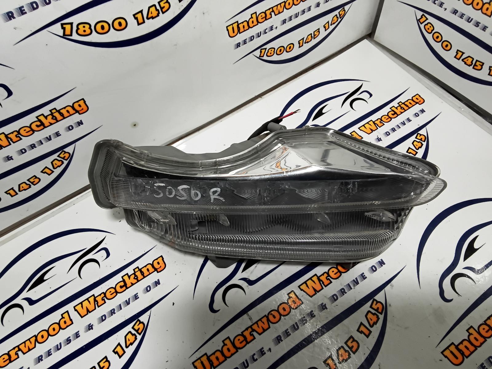 2014 Toyota Kluger Right Indicator/Fog/Side View Auto part Right Indicator/Fog/Side Toyota Kluger 2014
