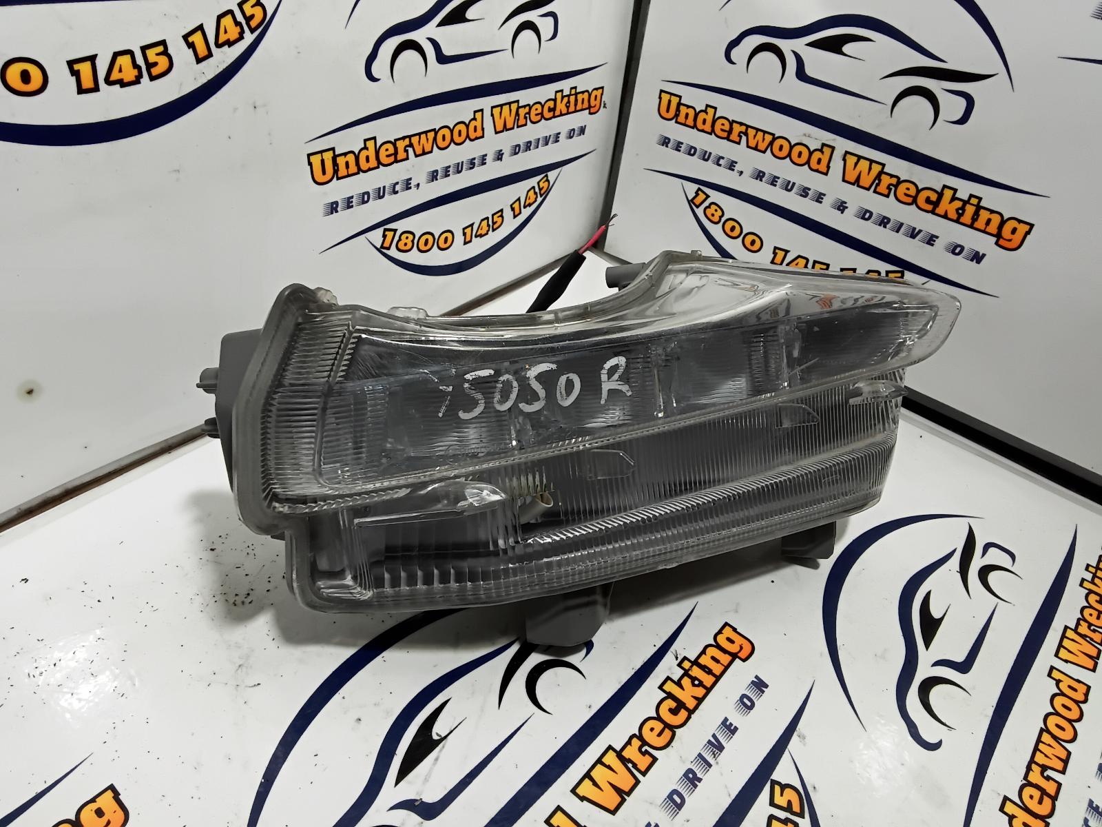 2014 Toyota Kluger Right Indicator/Fog/Side View Auto part Right Indicator/Fog/Side Toyota Kluger 2014