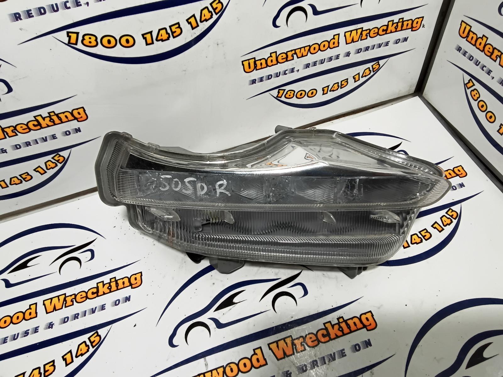2014 Toyota Kluger Right Indicator/Fog/Side View Auto part Right Indicator/Fog/Side Toyota Kluger 2014
