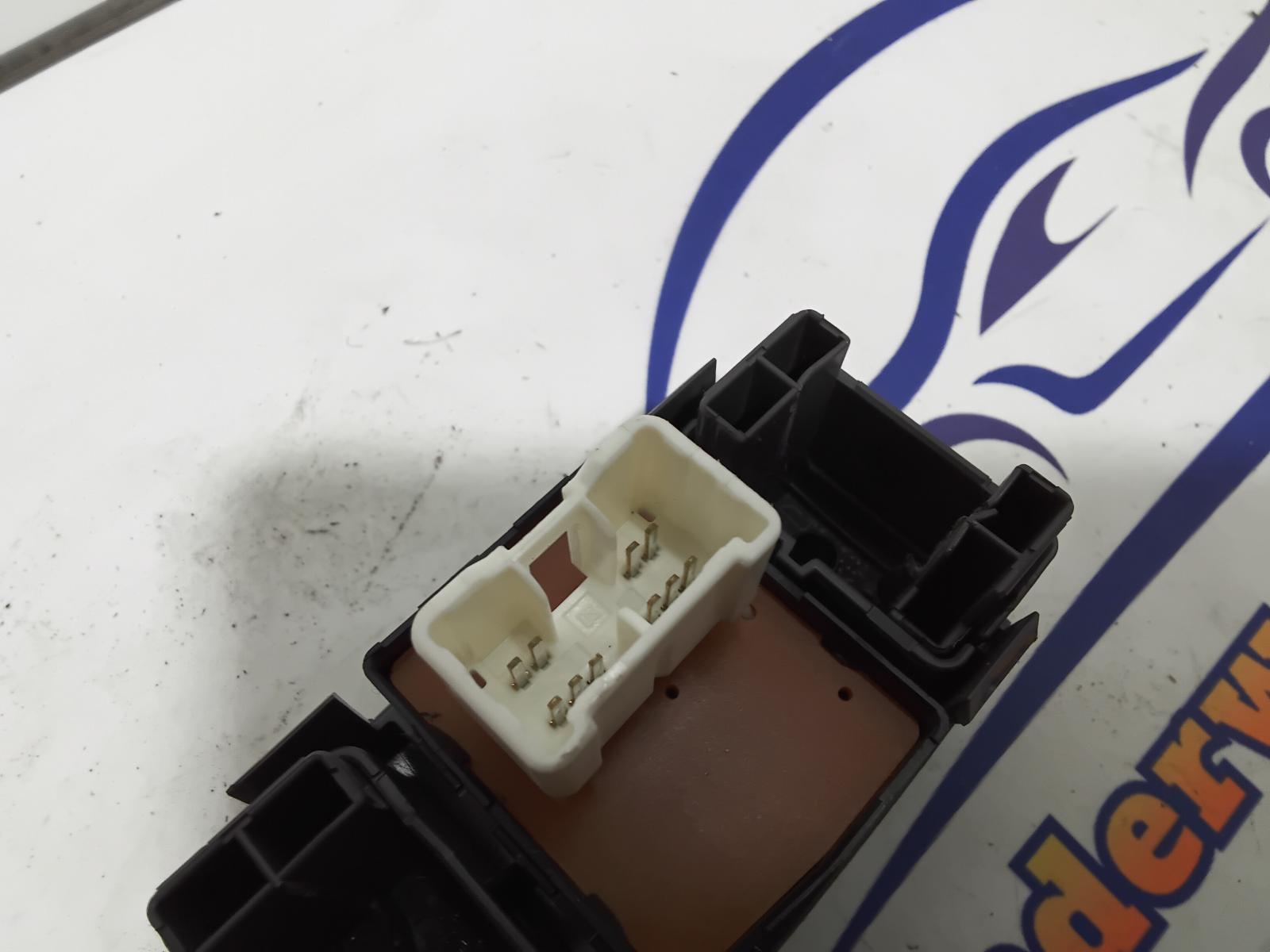 View Auto part Misc Switch/Relay Toyota Corolla 1999