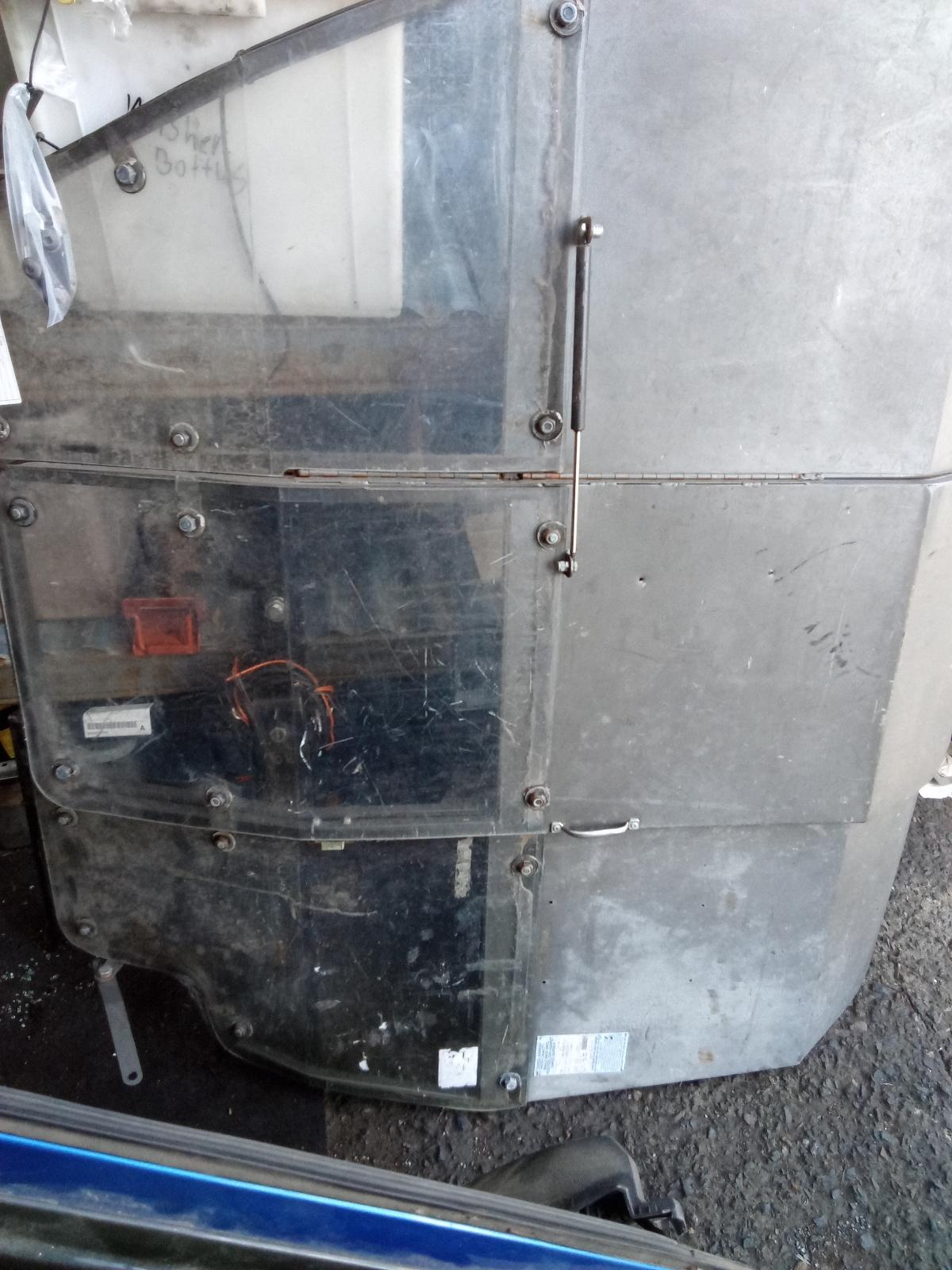 View Auto part Cargo Barrier Mitsubishi L300 1999