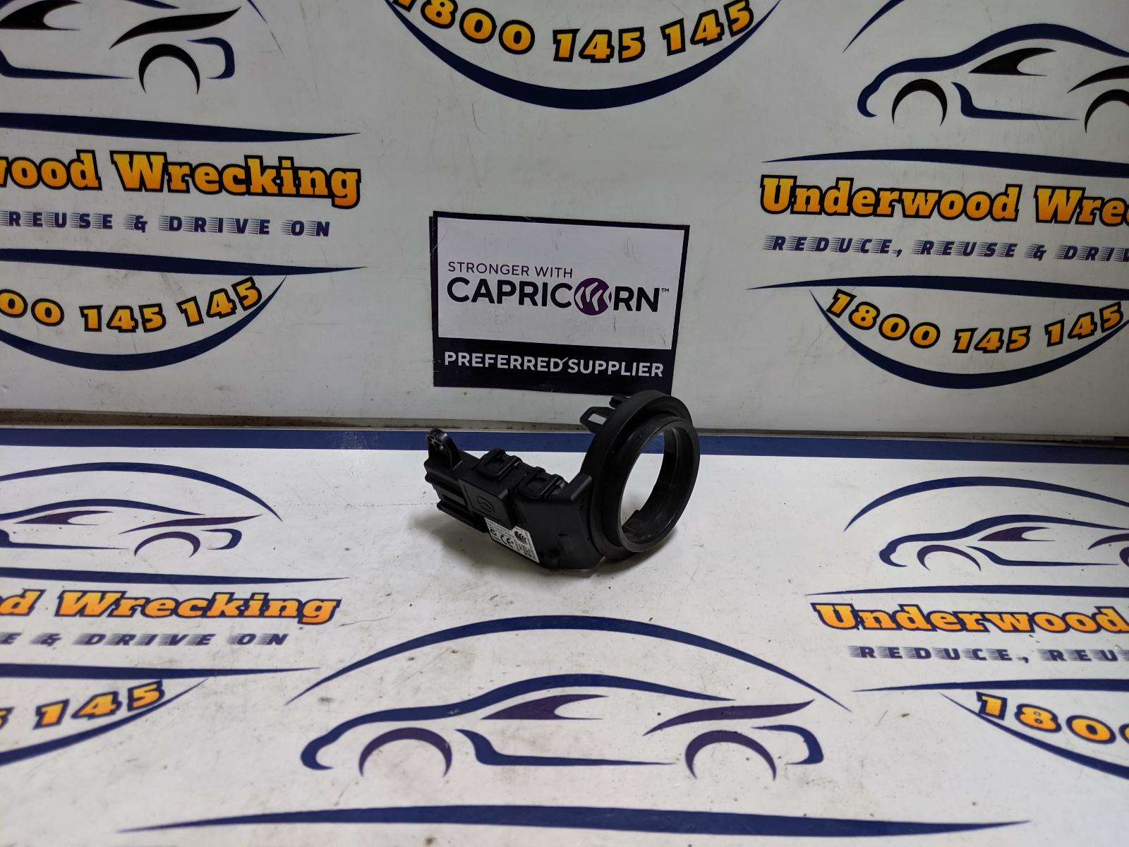 View Auto part Misc Switch/Relay Mazda 2 2010