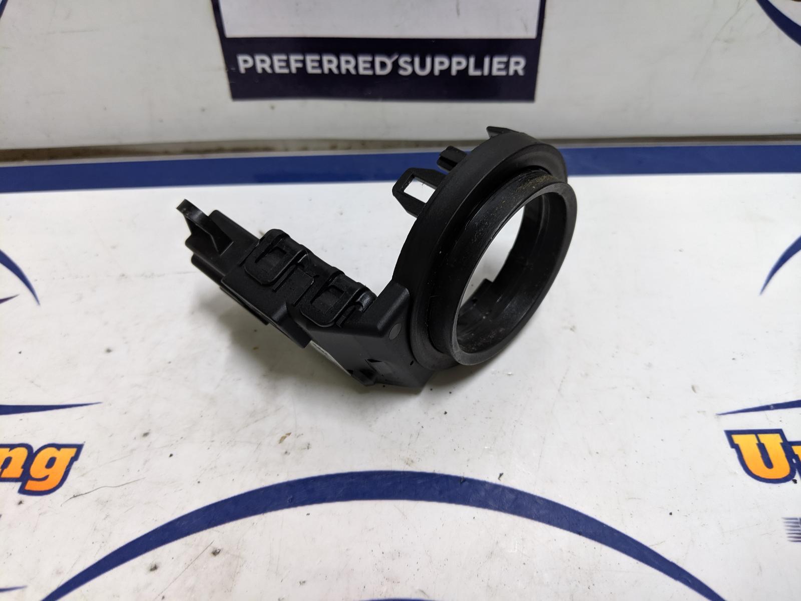 View Auto part Misc Switch/Relay Mazda 2 2010