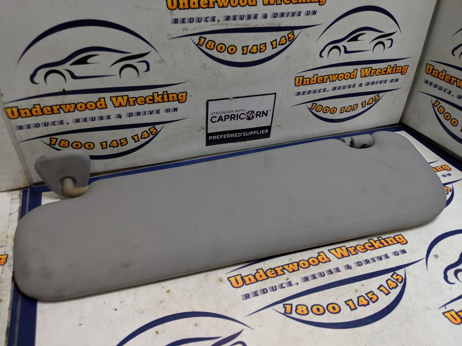 View Auto part Sunvisor Hyundai Iload/imax 2015