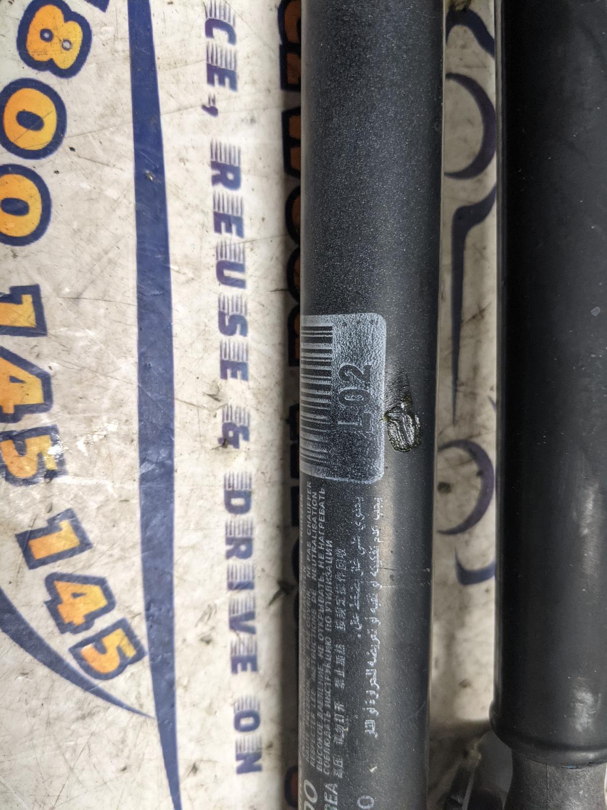 2015 Hyundai Iload/imax Hatch Strut View Auto part Hatch Strut Hyundai Iload/imax 2015