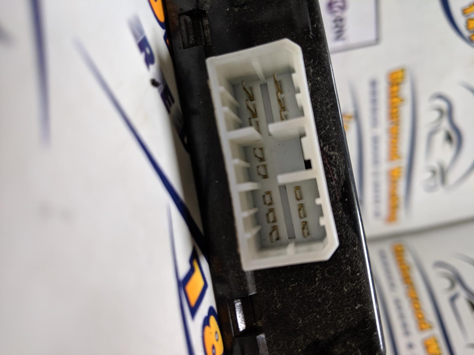 2014 Ssangyong Stavic Misc Switch/Relay View Auto part Misc Switch/Relay Ssangyong Stavic 2014