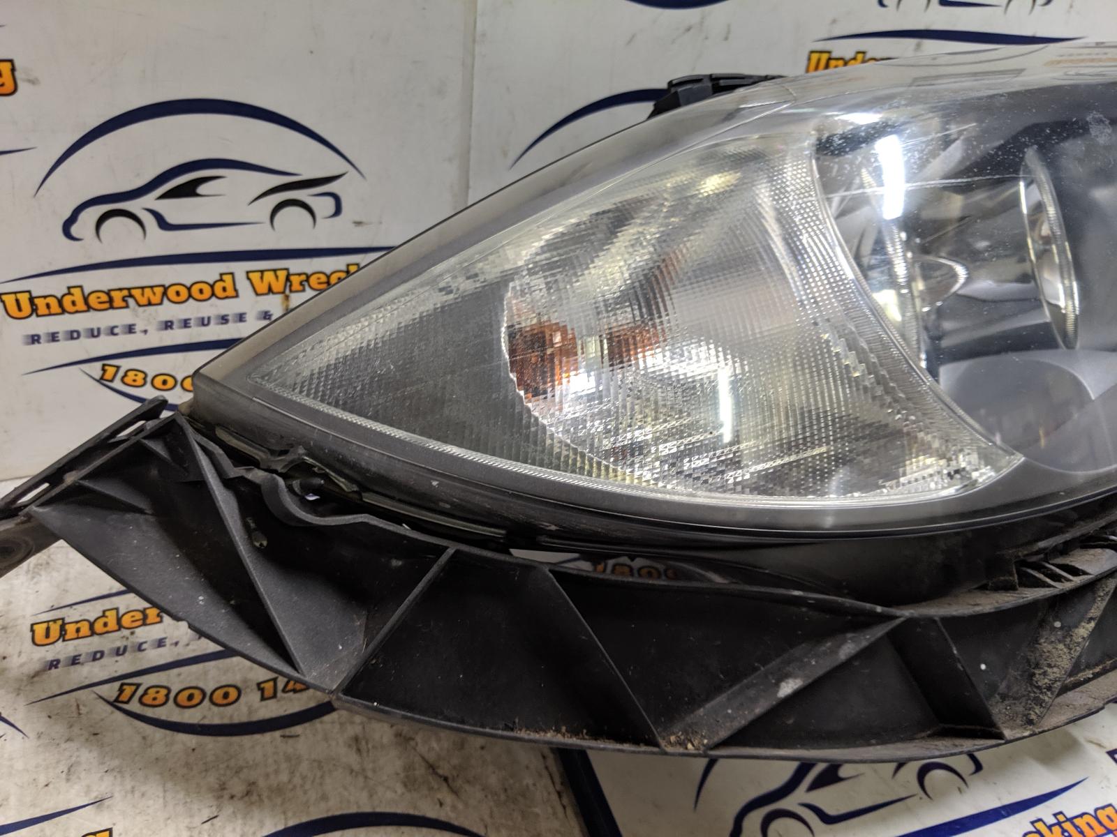 View Auto part Right Headlamp Bmw 1 Series 2009