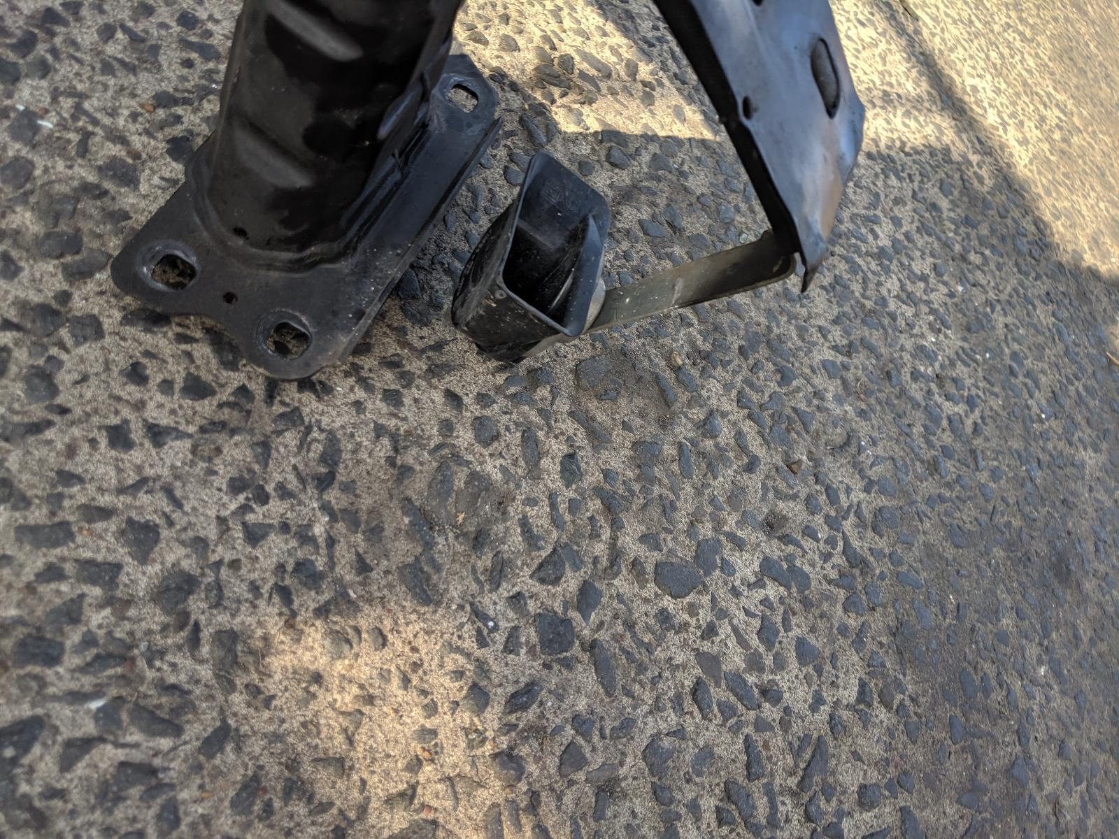 View Auto part F/Bar Reinforc/Brack Bmw 1 Series 2009