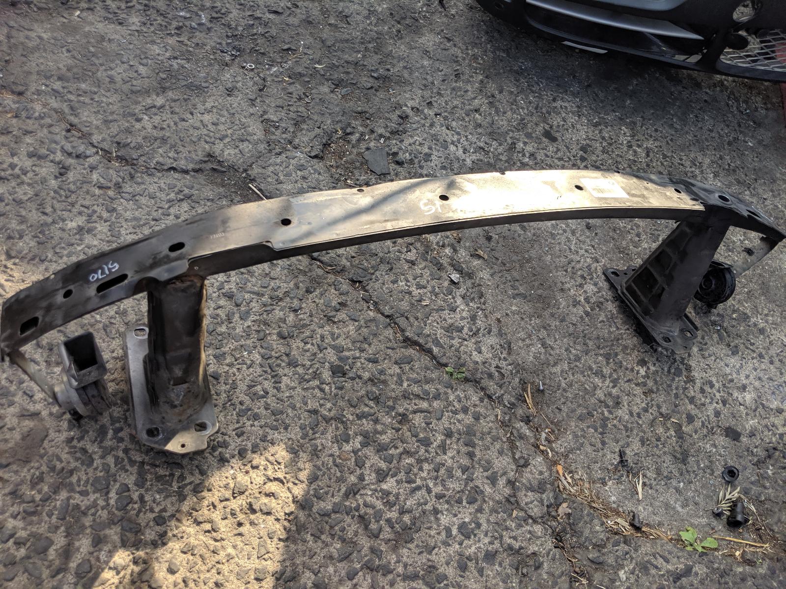 View Auto part F/Bar Reinforc/Brack Bmw 1 Series 2009