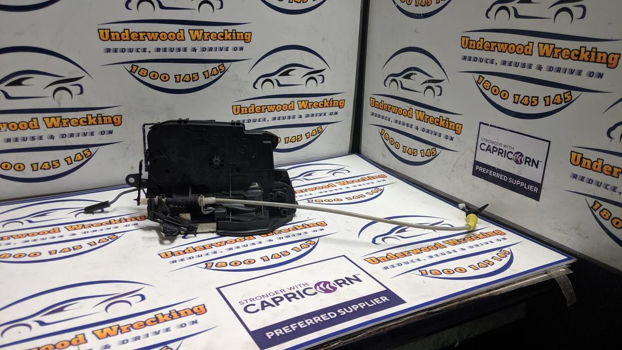 View Auto part Door/Boot/Gate Lock Bmw 1 Series 2009