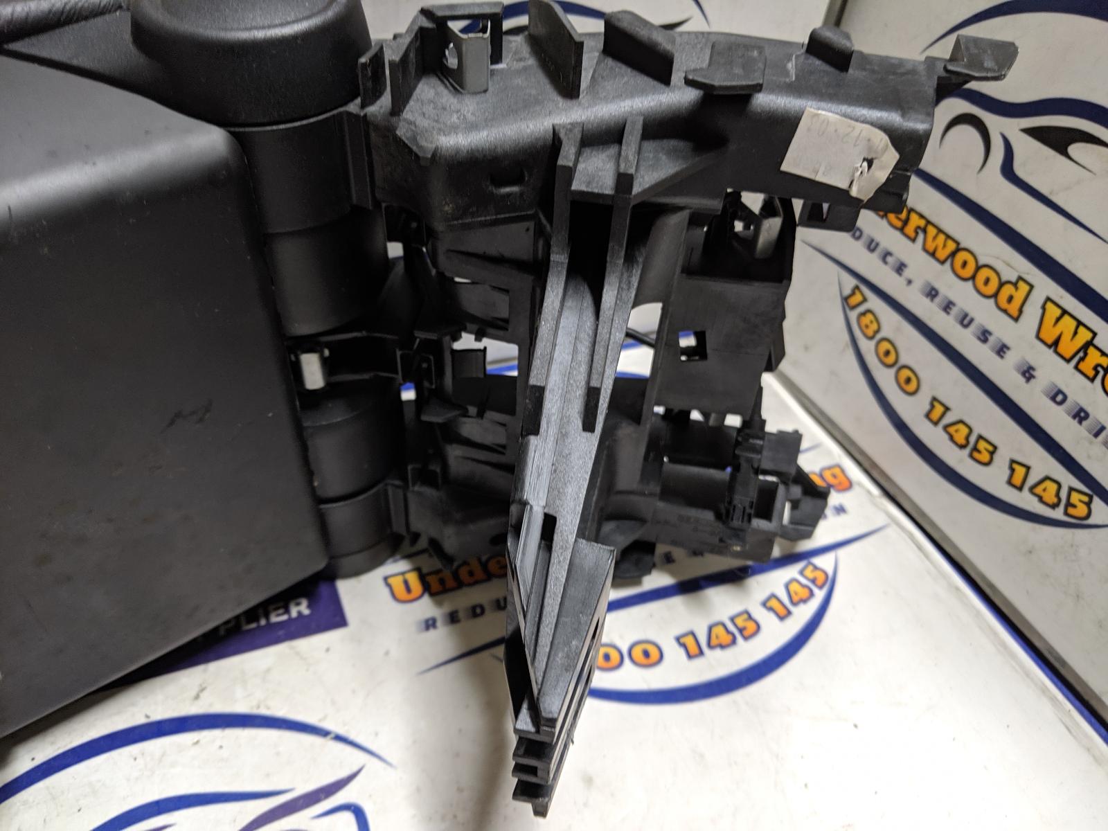 View Auto part Console Bmw 1 Series 2009