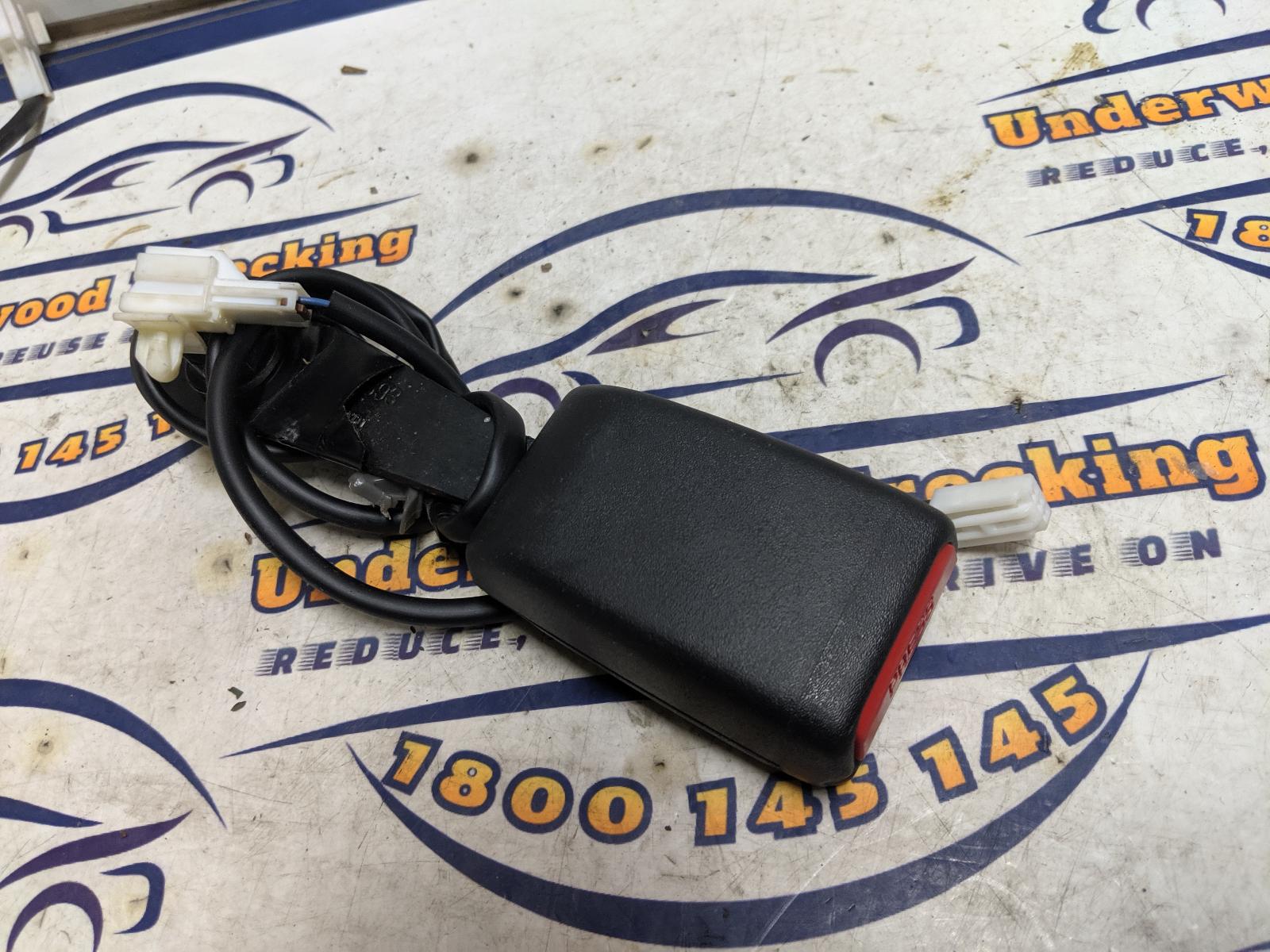View Auto part Seatbelt/Stalk Mitsubishi Pajero 2014