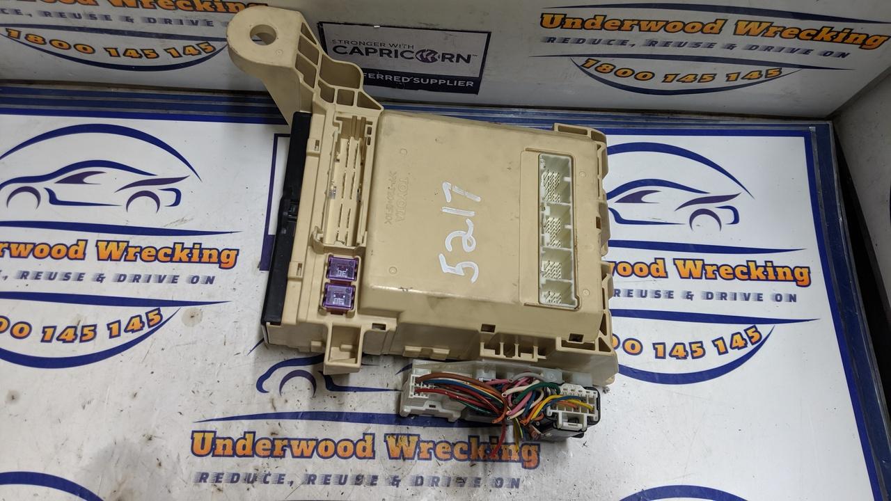View Auto part Fuse Box Toyota Camry 2007
