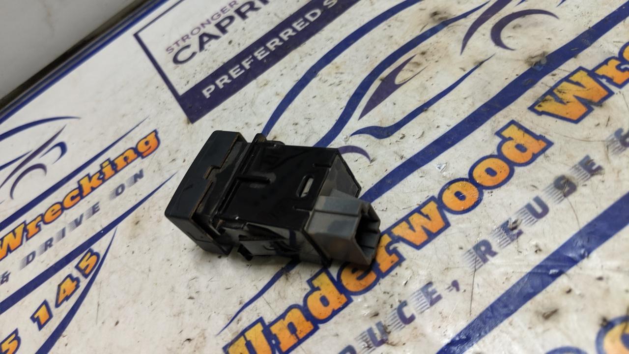 View Auto part Misc Switch/Relay Isuzu Dmax 2023