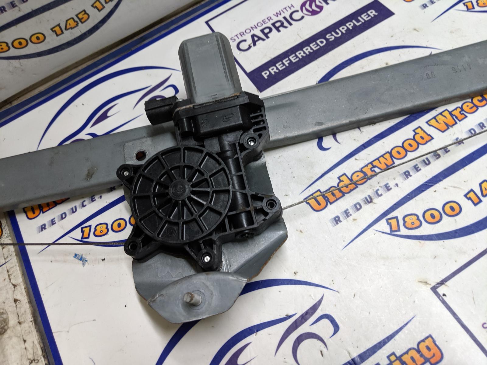 View Auto part Left Front Window Reg/Motor Renault Trafic 2017