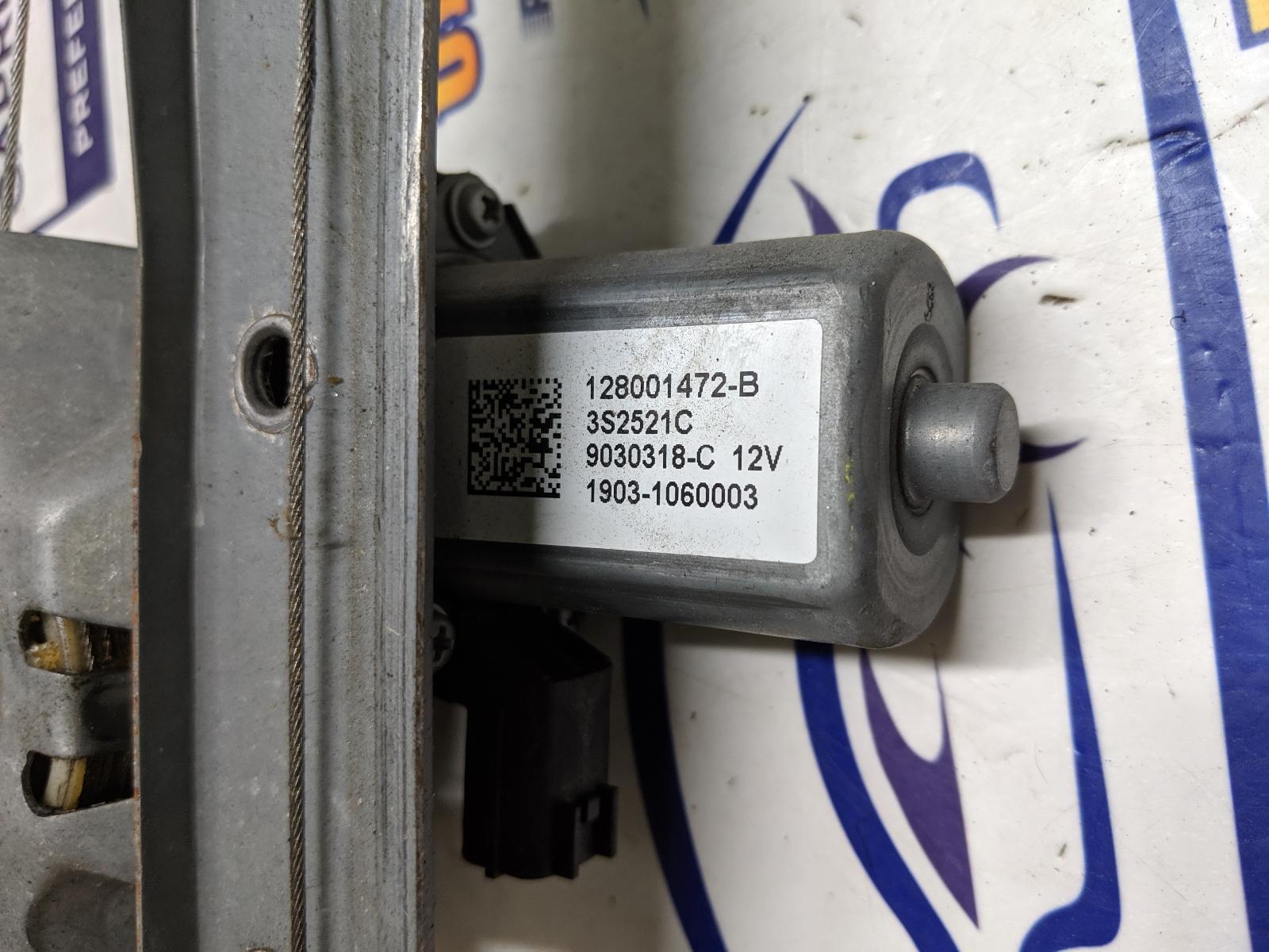 View Auto part Left Front Window Reg/Motor Renault Trafic 2017