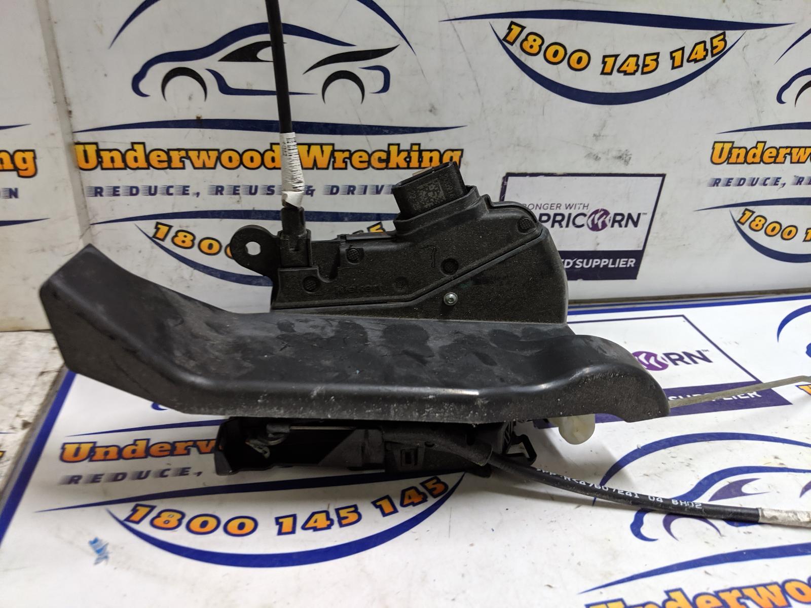 View Auto part Door/Boot/Gate Lock Renault Trafic 2017