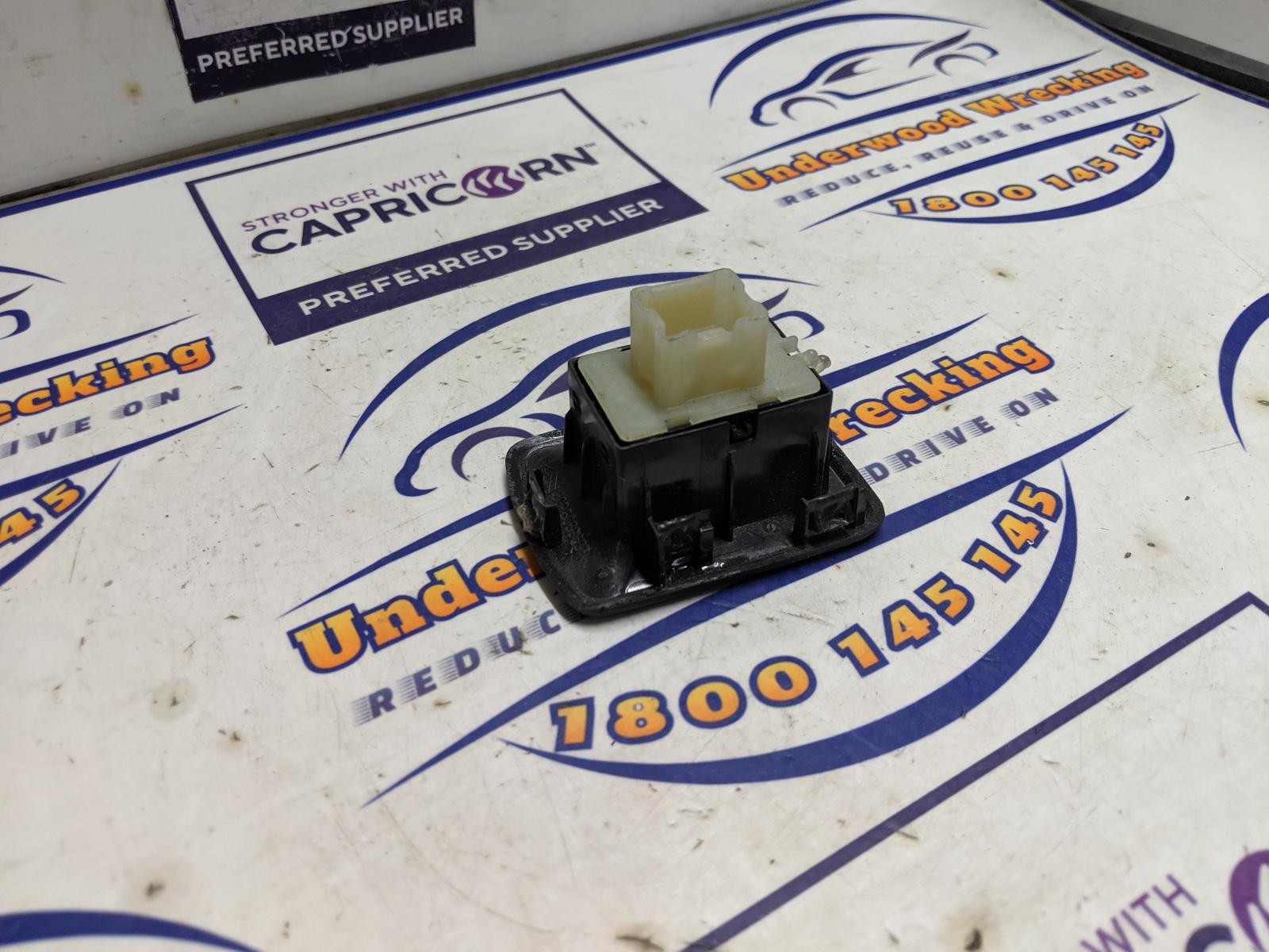 View Auto part Pwr Dr Wind Switch Renault Trafic 2017