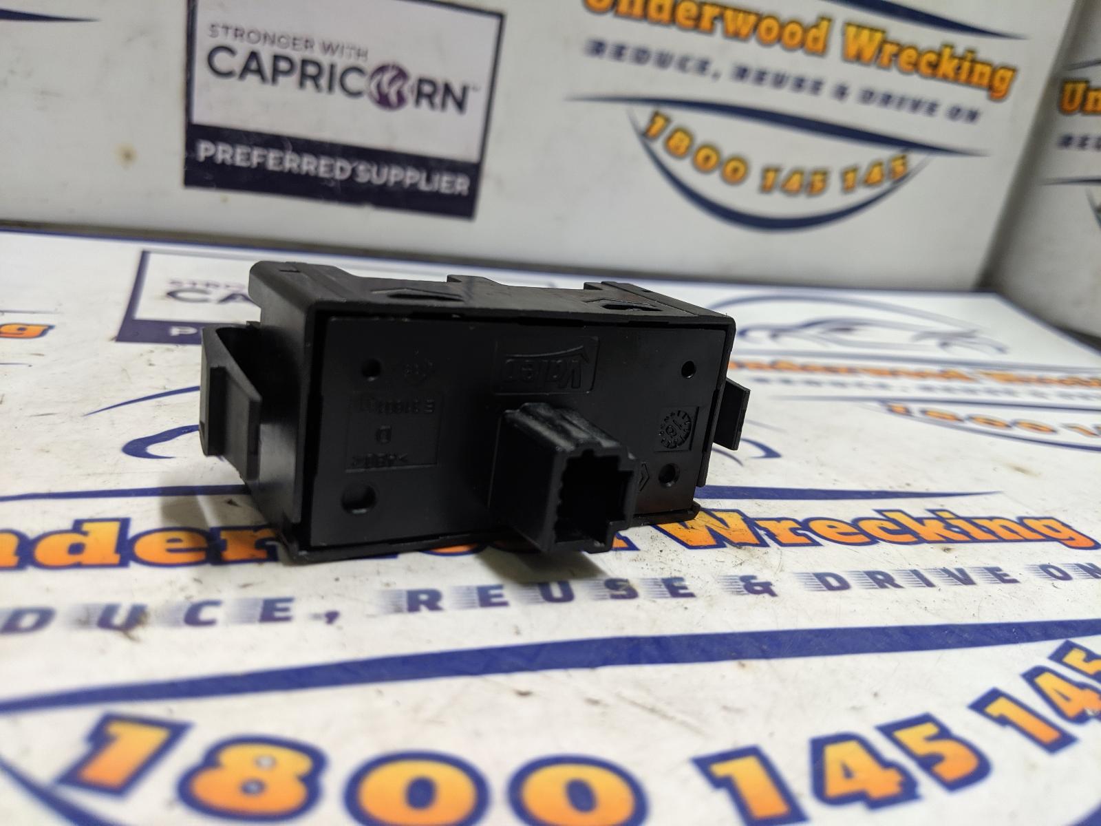 View Auto part Misc Switch/Relay Renault Trafic 2017
