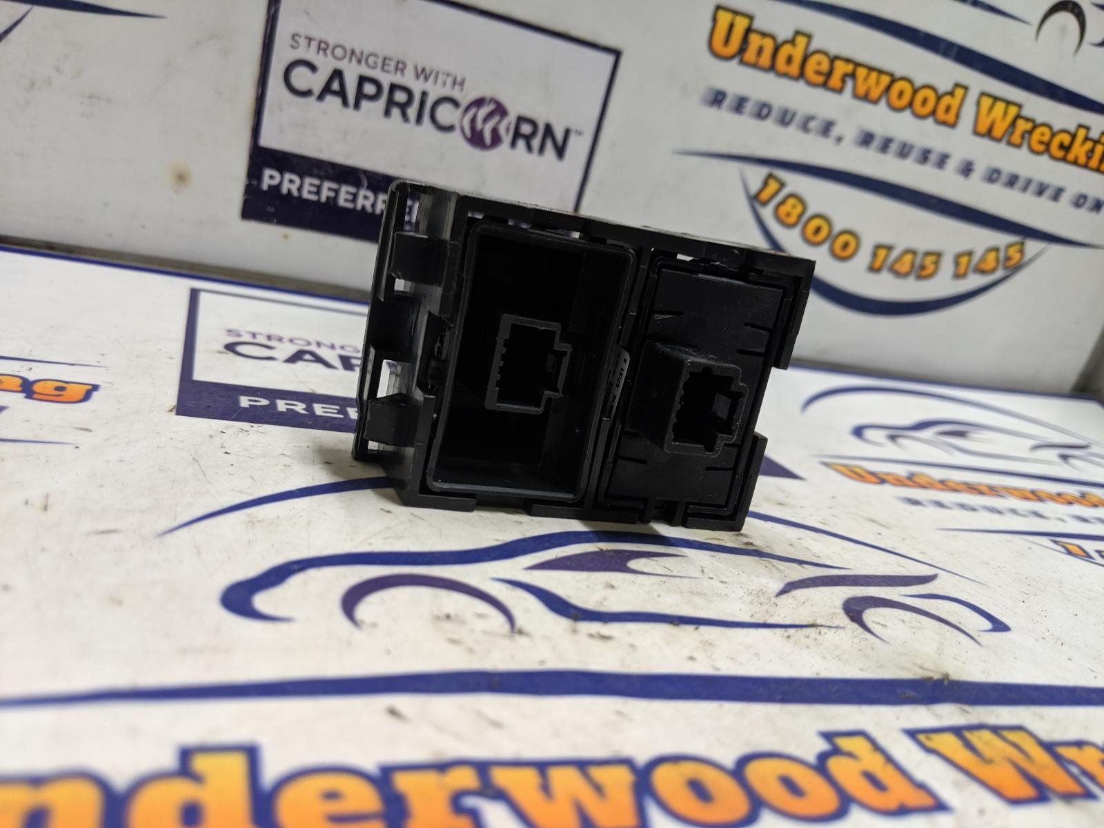 View Auto part Misc Switch/Relay Renault Trafic 2017