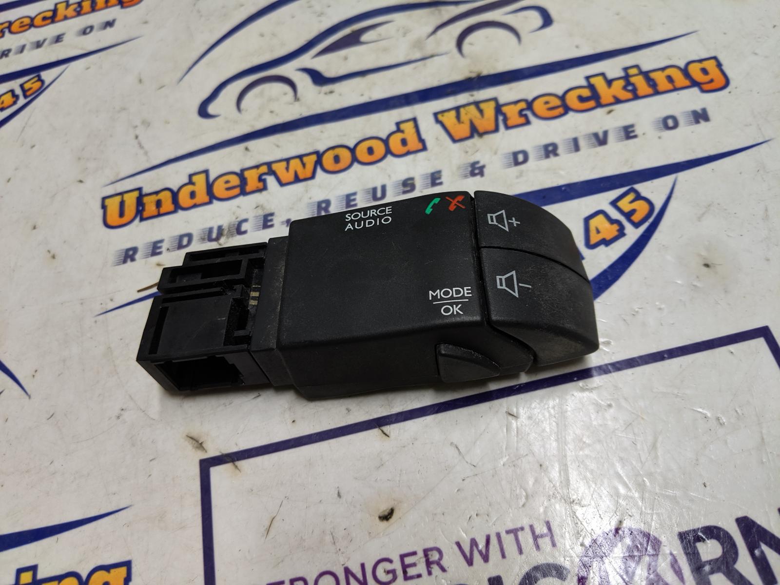 View Auto part Misc Switch/Relay Renault Trafic 2017