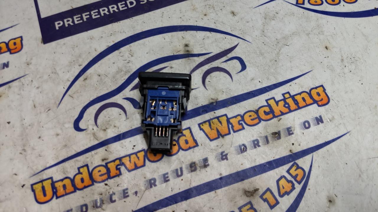 2014 Toyota Kluger Misc Switch/Relay View Auto part Misc Switch/Relay Toyota Kluger 2014