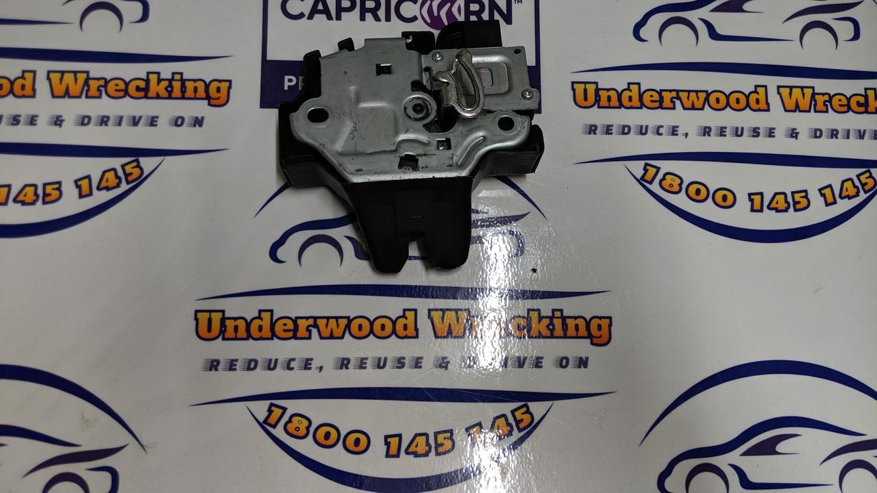 View Auto part Door/Boot/Gate Lock Toyota Camry 2007