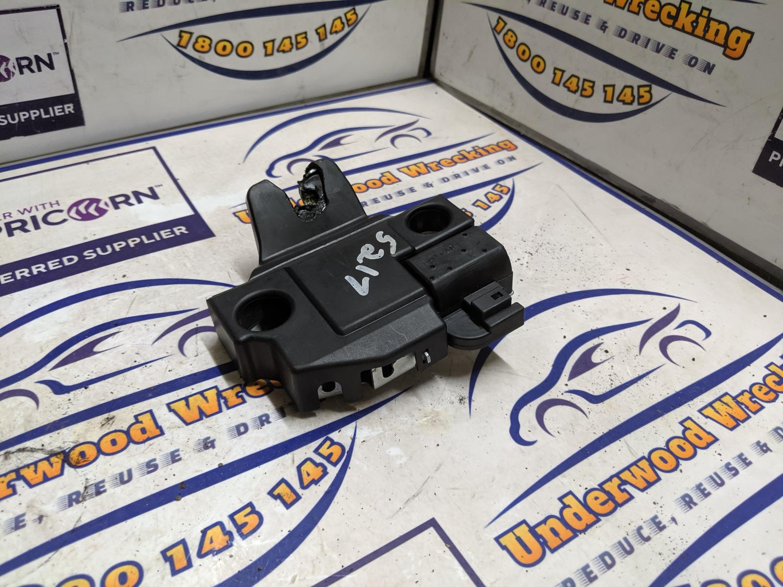 View Auto part Door/Boot/Gate Lock Toyota Camry 2007