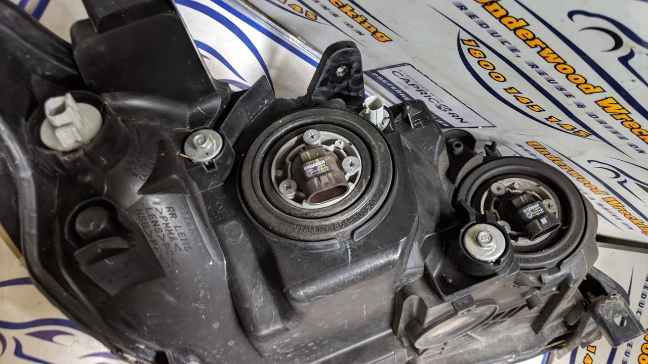 View Auto part Left Headlamp Mitsubishi L300 1982